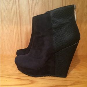 Black wedge boots